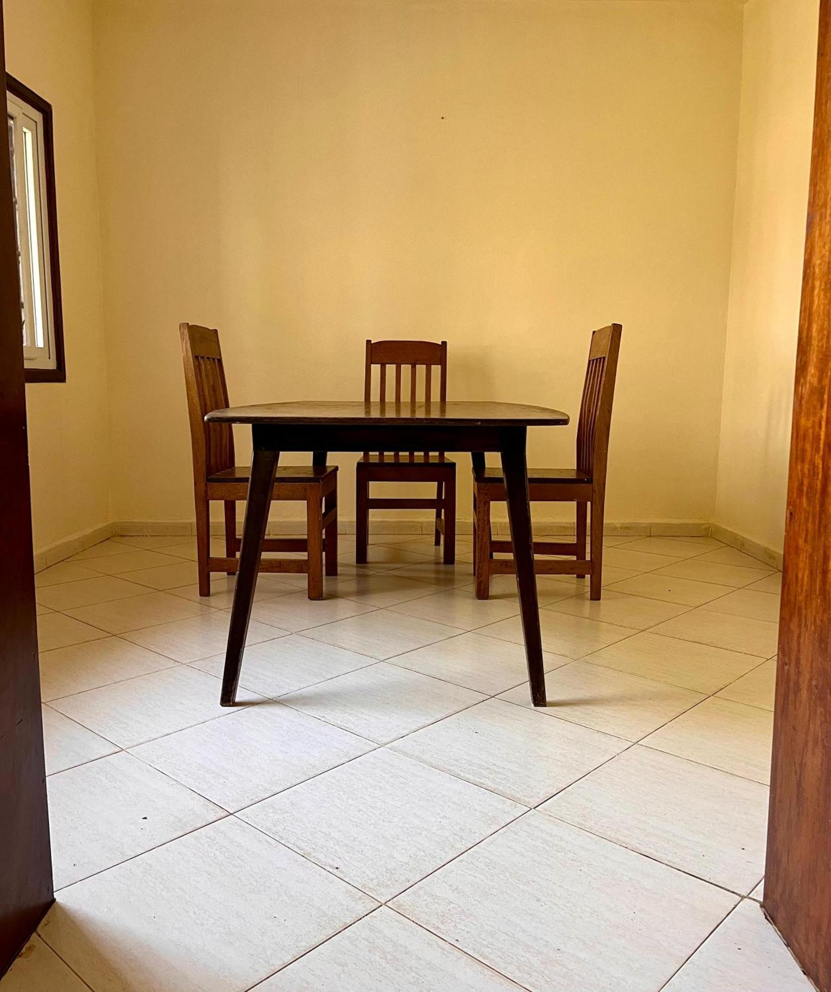 Akogo House - Bnb , Hostel, Backpackers & Volunteer Center Mombasa Kültér fotó