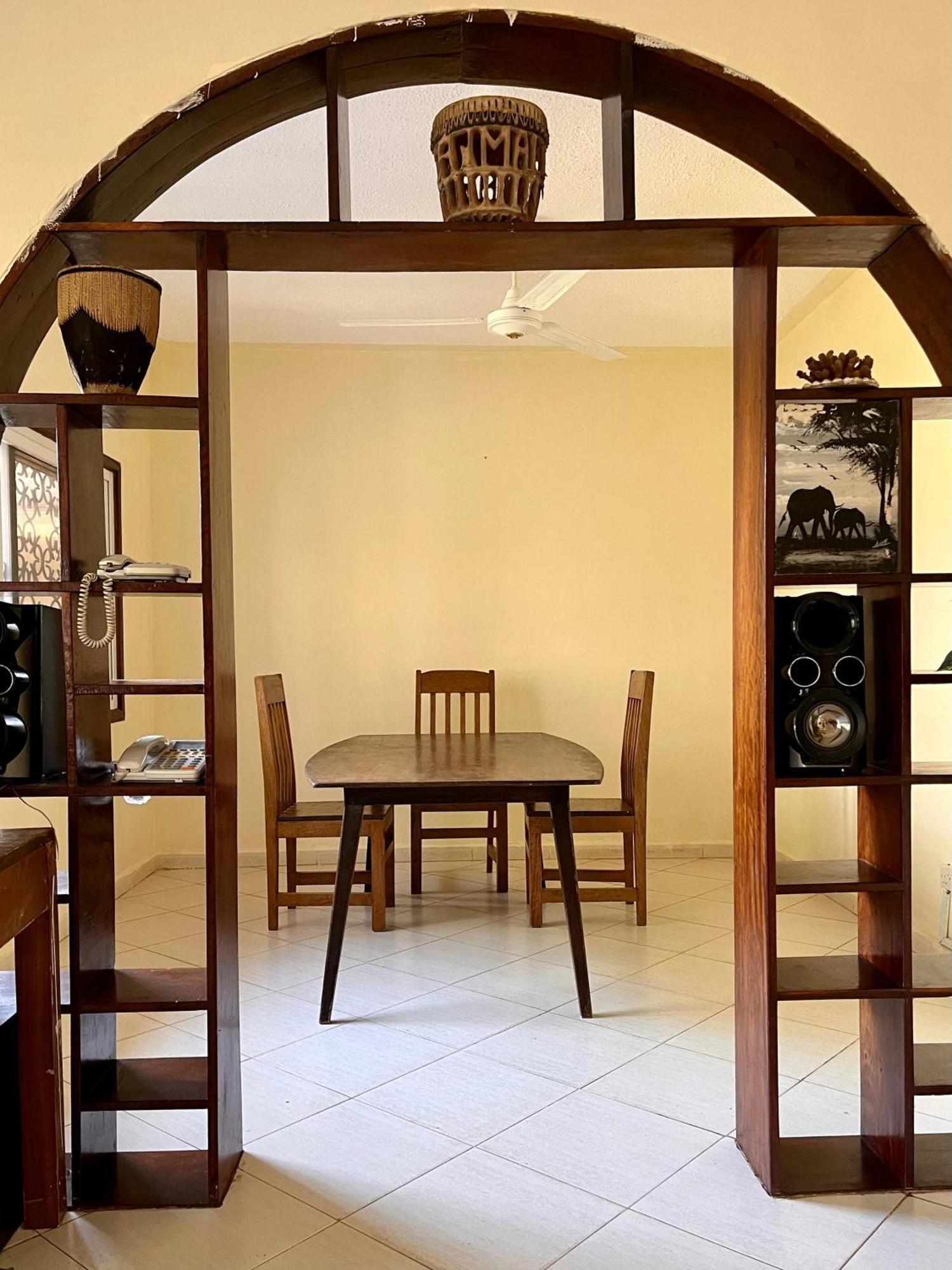Akogo House - Bnb , Hostel, Backpackers & Volunteer Center Mombasa Kültér fotó